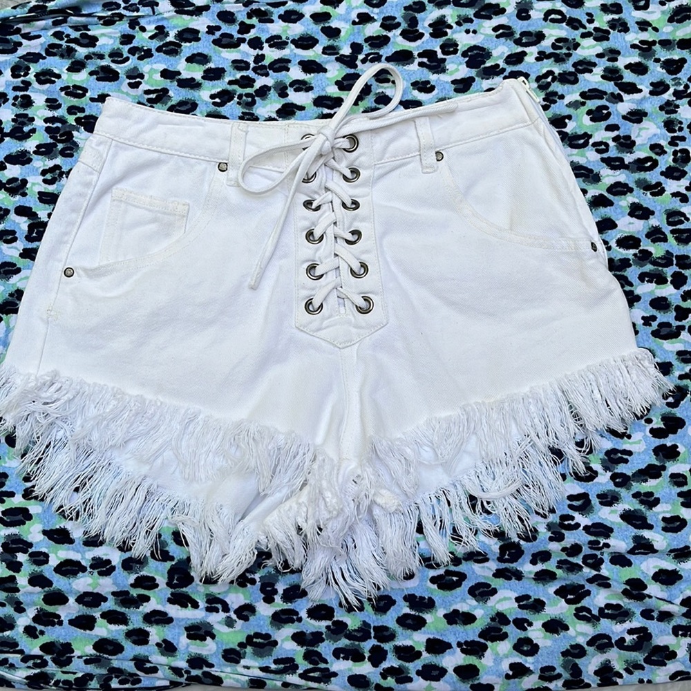 Some days lovin fringed shorts. Sz small white